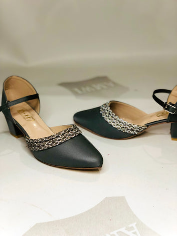 Ladies Shoes in Black Color